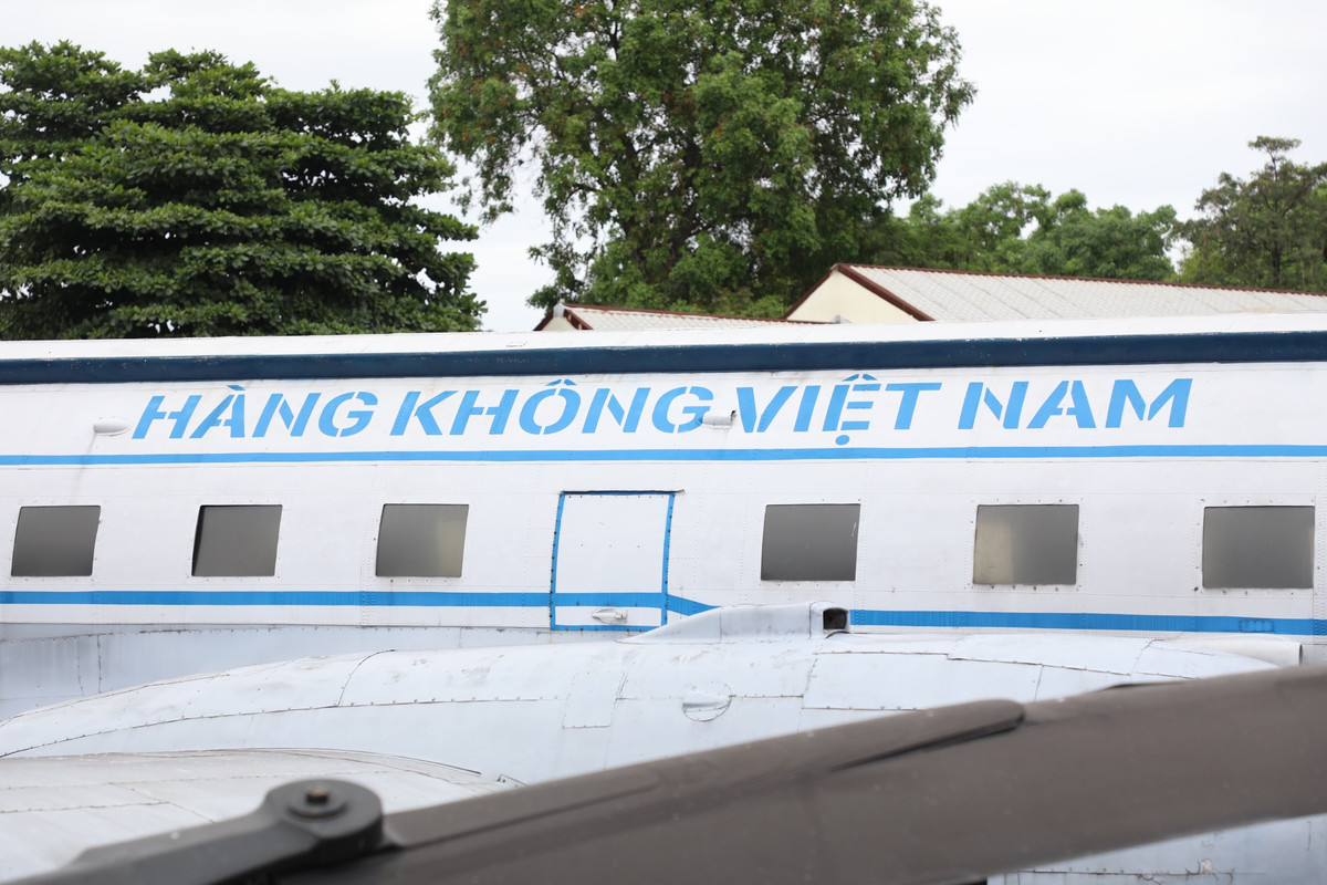 Chiếc máy bay đã được phục chế cả vỏ ngoài và buồng lái, buồng tiếp viên, khoang hành khách, nội thất và phòng riêng dành cho Bác làm việc, nghỉ ngơi trên máy bay.