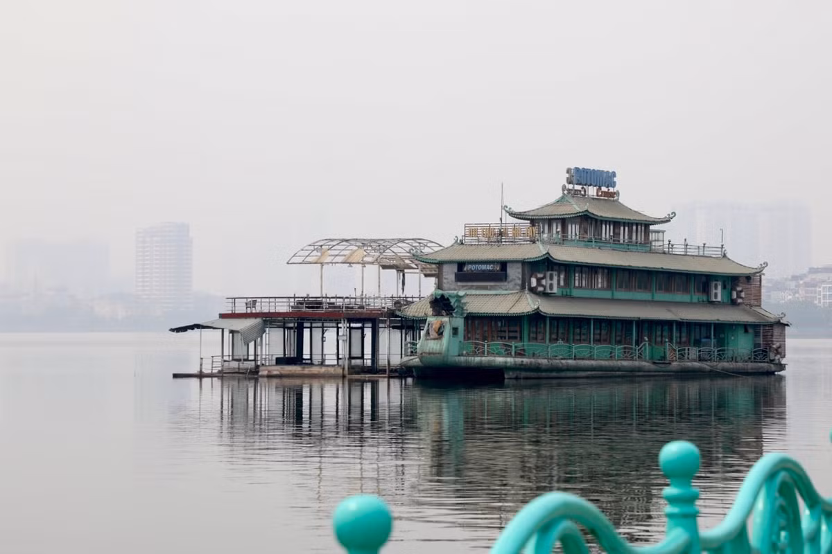 “Tau ma” o Ho Tay van chua dep xong vi co gi?