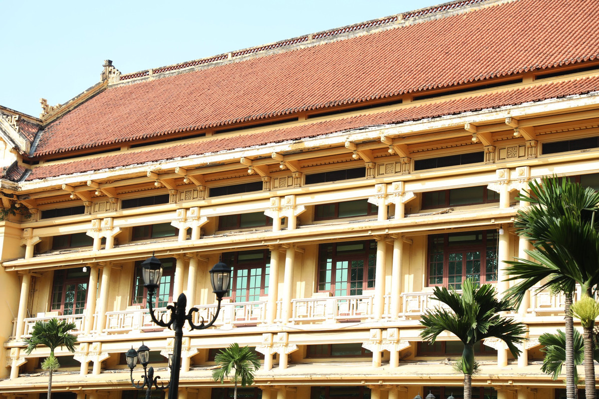 Trải qua 91 năm với rất nhiều lần chỉnh lý, cải tạo và sửa chữa, công trình tòa nhà Bảo tàng Lịch sử quốc gia đến nay vẫn giữ được nguyên vẹn dáng vẻ ban đầu với sự hòa hợp kiến trúc Á - Âu.