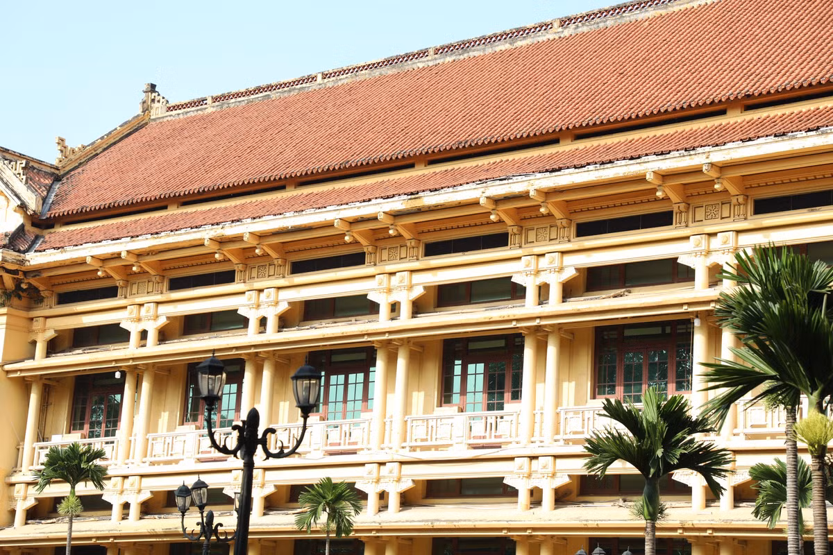 Trải qua 91 năm với rất nhiều lần chỉnh lý, cải tạo và sửa chữa, công trình tòa nhà Bảo tàng Lịch sử quốc gia đến nay vẫn giữ được nguyên vẹn dáng vẻ ban đầu với sự hòa hợp kiến trúc Á - Âu.