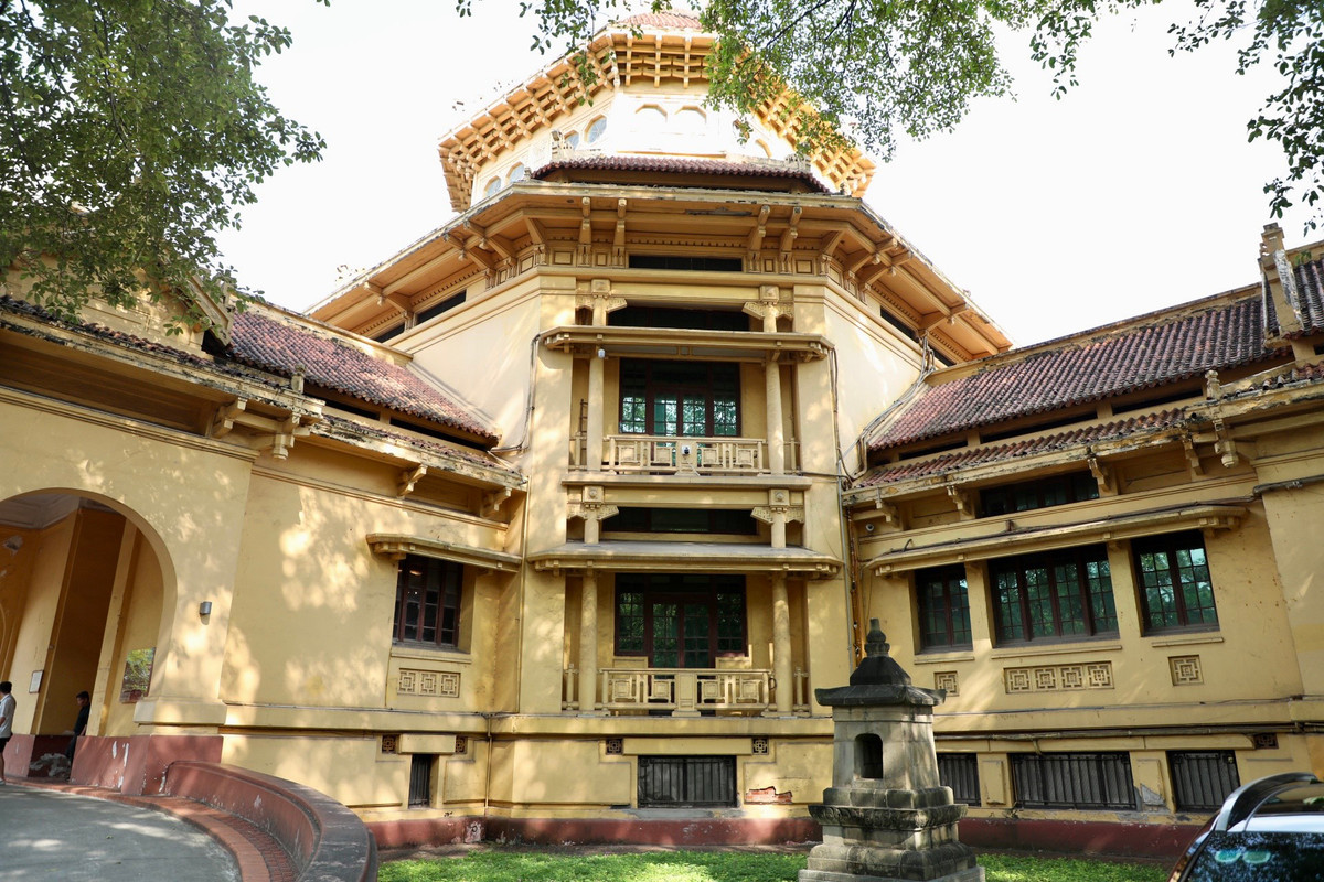 Đây là một dự án trong hoạt động của Viện Viễn Đông Bác Cổ (École Française d'Extrême-Orient) - một trung tâm nghiên cứu của Pháp về Đông phương học ở Đông Dương, được thành lập từ năm 1900 ở Sài Gòn, tới 1902 chuyển ra Hà Nội.