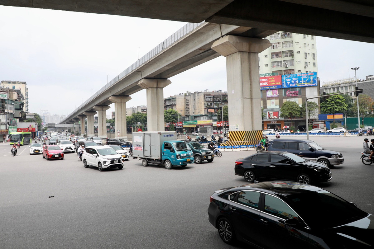 Để mở rộng thi công hệ thống hố ga thu tại dự án hệ thống xử lý nước thải Yên Xá, chủ đầu tư dự án vừa thông báo bắt đầu dựng các hàng rào trên đường Nguyễn Trãi (quận Thanh Xuân, Hà Nội) từ 3/6 tới để thi công 8 hố ga thu tại đây.