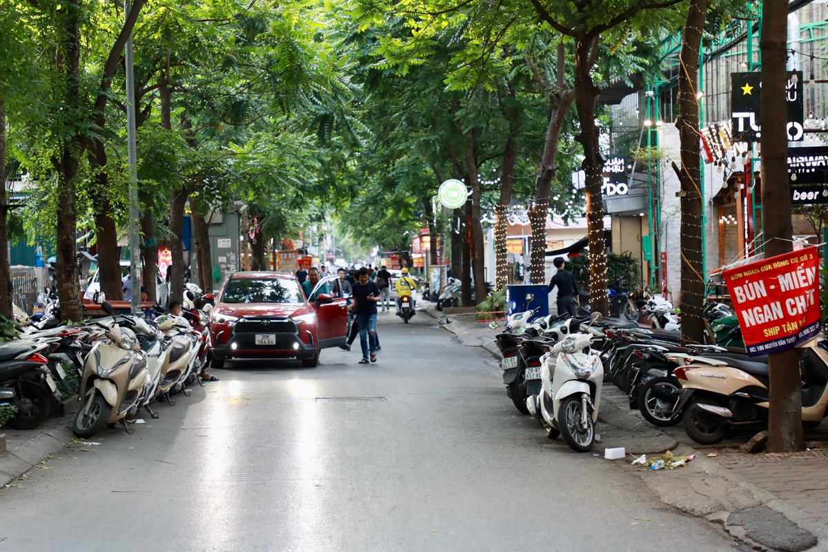 Ha Noi: Nhieu vi pham trat tu do thi tai phuong Trung Liet