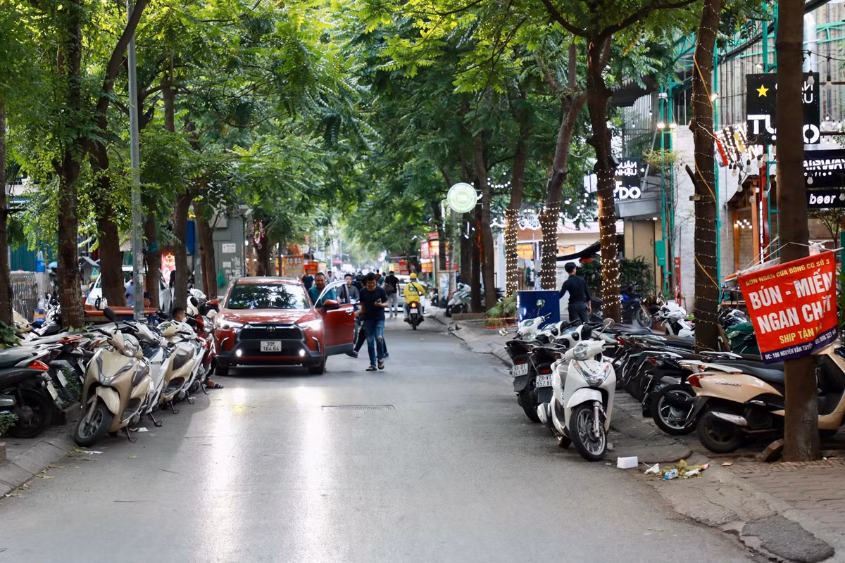 Ha Noi: Nhieu vi pham trat tu do thi tai phuong Trung Liet