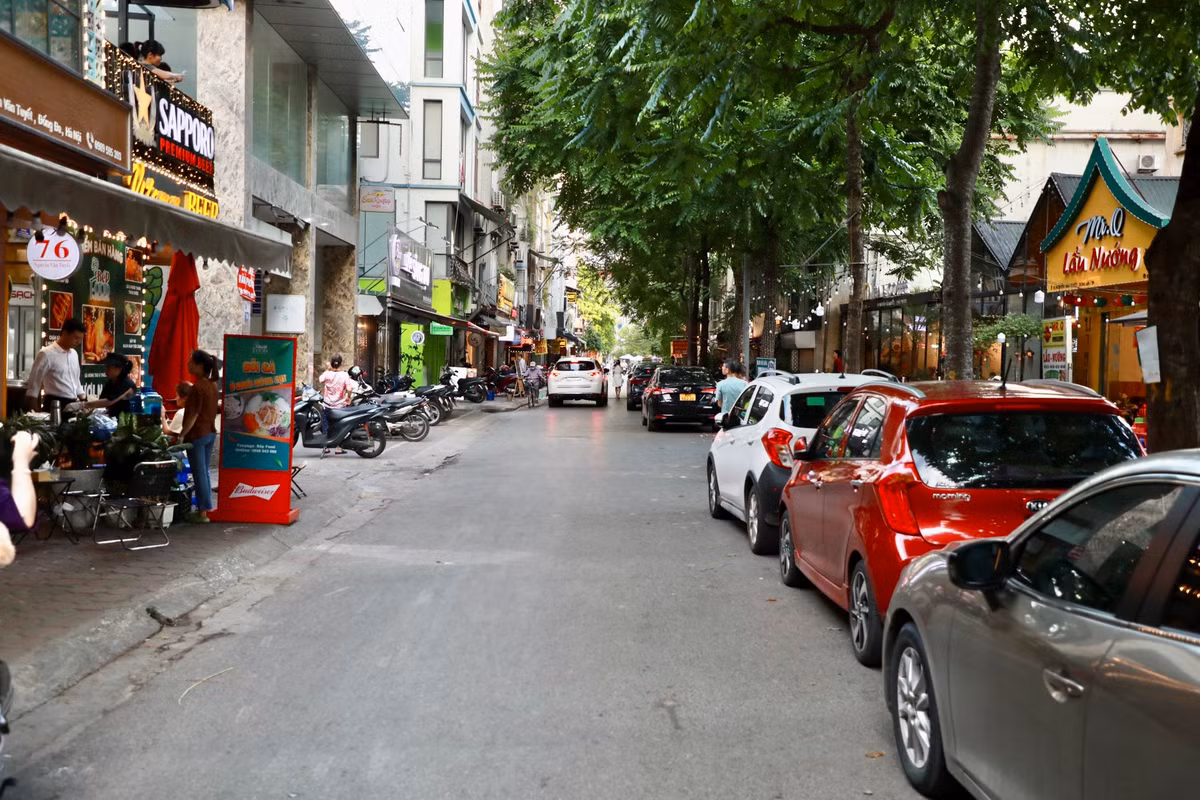 Ha Noi: Nhieu vi pham trat tu do thi tai phuong Trung Liet-Hinh-2