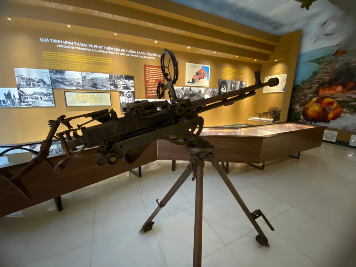 Trong gần 2000 ngày đêm trong lòng địa đạo, quân và dân Vịnh Mốc nói riêng cũng như Vĩnh Linh nói chung đã tạo nên một huyền thoại về sức sống kỳ diệu và ý chí quả cảm của con người. Nơi đây, trong lòng địa đạo đã có 17 em bé được chào đời, mọi sinh hoạt của người dân vẫn được duy trì dẫu muôn vàn khó khăn.