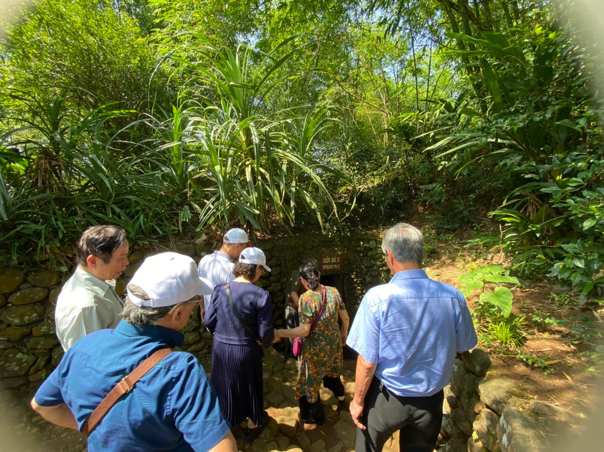 Chiến tranh lùi xa, ngày nay địa đạo Vịnh Mốc trở thành địa chỉ du lịch được du khách trong và ngoài nước biết đến.