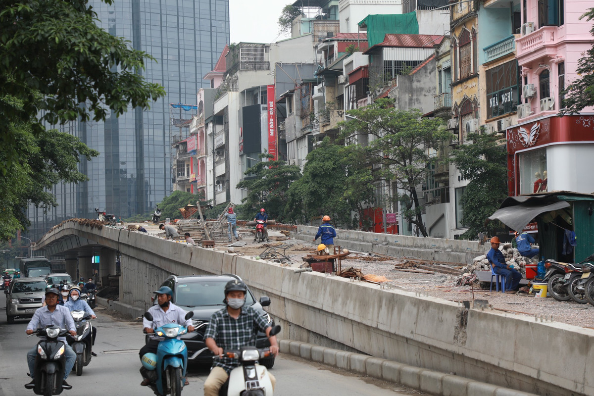 Mật độ giao thông khu vực nút giao này luôn đông đúc trong khung giờ cao điểm.