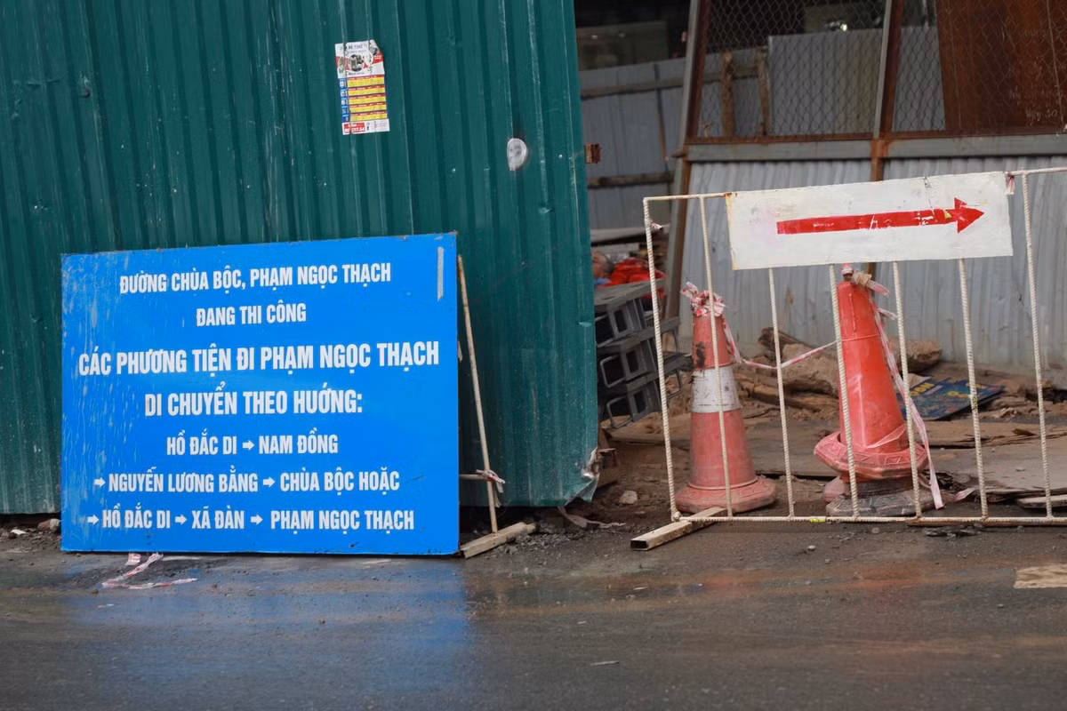 Ban Quản lý dự án Đầu tư xây dựng công trình giao thông TP Hà Nội cho biết, cầu chữ C dự kiến thông xe vào ngày 25/6.