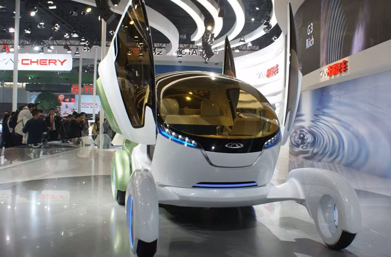 Chery @Ant có thể đi đến bất kì đâu và sở hữu khả năng lắp ghép đặc biệt với một chiếc Chery @Ant khác để tạo thành một đoàn tàu nhỏ sử dụng công nghệ truyền thông kết hợp với tin học (télématique).