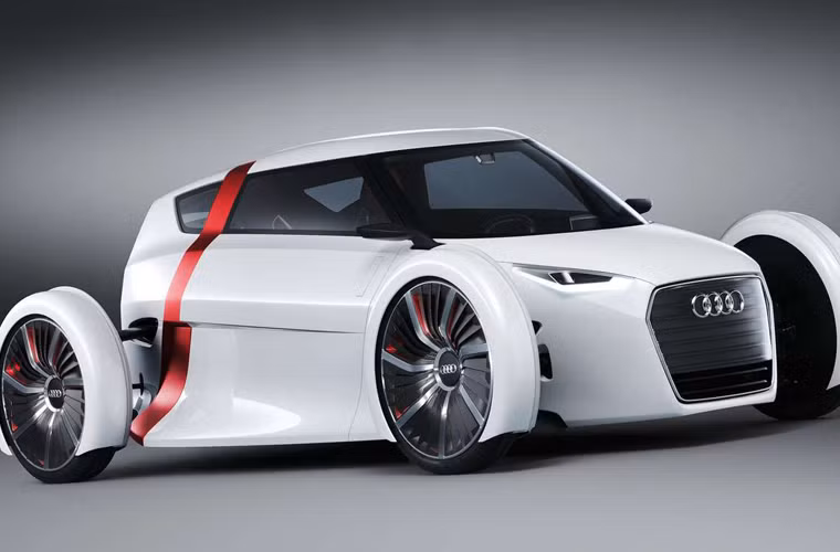 Chiếc Audi Urban Concept ra đời năm 2011 rơi vào danh sách những chiếc xe “điên” chẳng bao giờ được sản xuất. Chiếc xe 4 bánh, 2 chỗ này kiêm nhiệm đủ kiểu: xe đua, xe hơi thành thị, xe hơi kiểu cổ (roadster). 