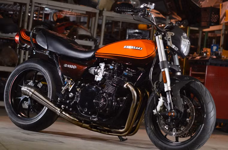 Sau khi độ, Z100 trông tươi mới như vừa được sản xuất. Giá sau khi độ khoảng 18.000 USD bằng với một chiếc Vulcan 1700 Voyager, bạn chọn "em" nào?