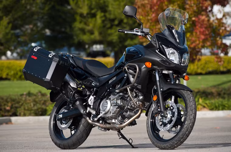 Suzuki V-Strom 650 ABS, giá 8.499 USD 