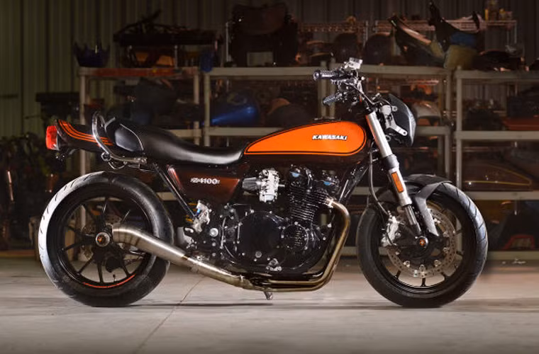 Bình xăng con Mikuni 38mm cung cấp nhiên liệu tốt hơn, bugi từ Dyna và ống pô theo kiểu tự chế nhưng hơi giống với phụ tùng của Hayabusa.