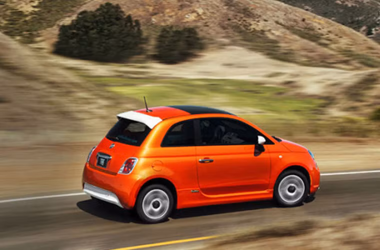 Mức giá tương đương BMW i3, Mercedes Benz đưa ra B-Class Electric Drive với mức giá khoảng 41.450 USD và quãng đường vận hành đạt 137km mỗi lần sạc, vẫn đứng trong top 5 những chiếc xe điện pin “khủng”.