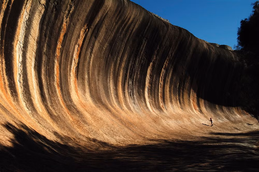 Tên gọi này gắn liền với hình dáng kỳ thú của một tảng đá khổng lồ đã hình thành từ hàng trăm nghìn năm trước trong khu vực.