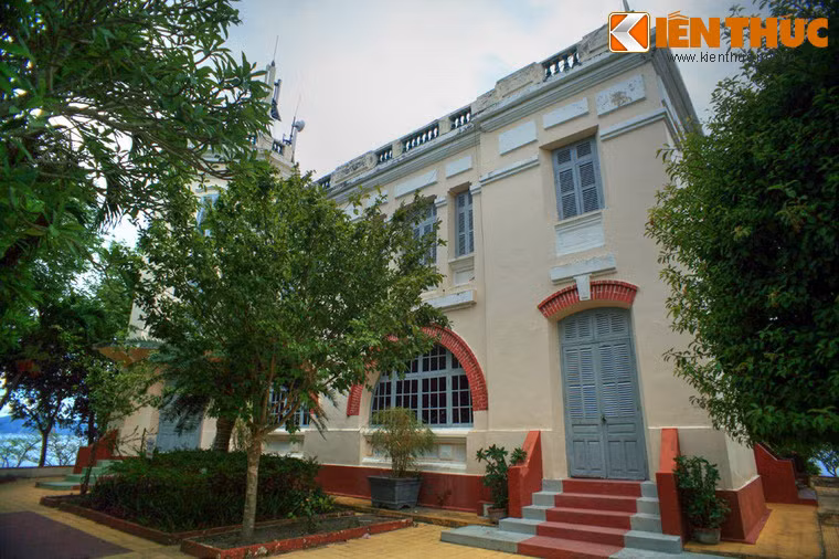 Sau năm 1954, gia đình ông Ngô Ðình Diệm là chủ nhân mới của 2 biệt thự Xương Rồng và Bông Sứ. Ảnh: Biệt thự Xương Rồng.