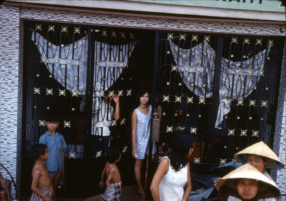 Một nhà hàng kiêm quán bar ở khu Tân Cảng.