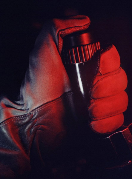 Mỗi lần phi công bấm nút, một ngôi làng hay một khu phố có thể biến thành đống đổ nát, cướp đi hàng chục sinh mạng...