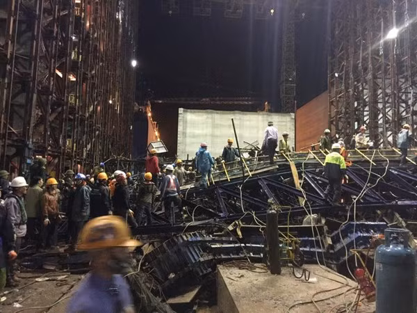 Tất cả số công nhân thiệt mạng và bị thương đều là người Việt Nam đang thi công tại hạng mục do Công ty cổ phần xây dựng và cung ứng lao động quốc tế (NIBELC) đảm nhận thuộc dự án do Công ty cổ phần Samsung C&amp;T (thuộc Tập đoàn Samsung) làm chủ đầu tư. Ảnh: Tiền Phong.