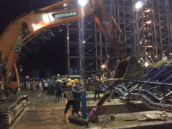 Trong đó có gần 7.000 người nước ngoài đến từ 24 quốc gia và vùng lãnh thổ đăng ký tạm trú, chủ yếu là lao động Trung Quốc với 5.659 người. Ảnh: Tiền Phong.