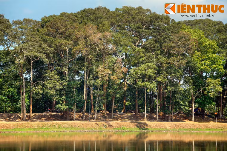 Cuối cùng nhóm nữ chiến thắng, và ao của họ được đặt tên là ao Bà Ao, theo tên của người trưởng nhóm mưu lược. Ao của nhóm nam ngày nay vẫn còn dấu tích, tuy đã cạn nước.