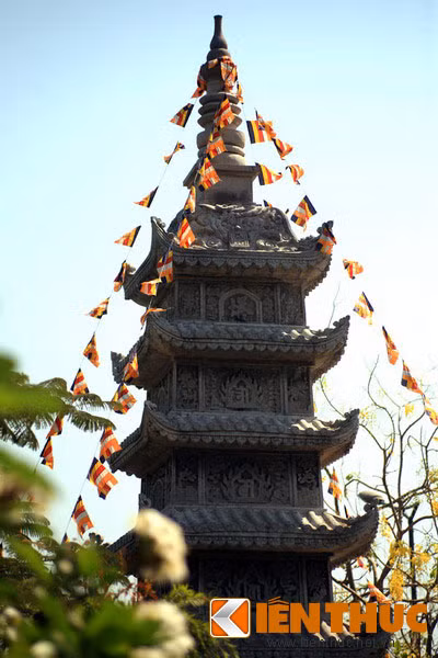 Không chỉ có quy mô bề thế, đây còn là tòa tháp đá tinh xảo bậc nhất Việt Nam.