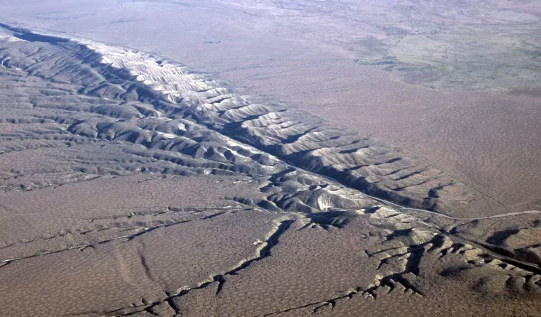 Cách tốt nhất để quan sát đứt gãy San Andreas là từ máy bay. Ngoài ra đứt gãy này cũng được ghi nhận khá rõ ràng từ ảnh chụp vệ tinh.