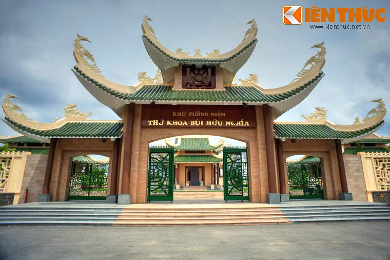 Lang mo hoanh trang cua thu khoa chong Phap Nam Bo