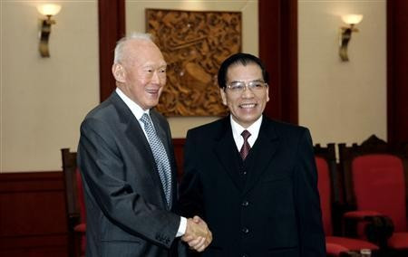 Trong chuyến thăm này, ông Lý Quang Diệu – khi đó là Bộ trưởng Cố vấn Singapore, đã bày tỏ vui mừng trước những thay đổi của Việt Nam. Ông nói "Với đội ngũ lãnh đạo mới, 2 năm qua Việt Nam đang chuyển đổi và sẽ có nhiều bước tiến hơn nữa".