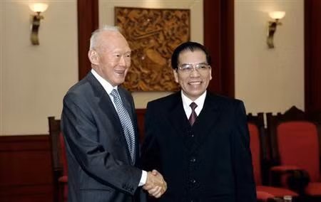 Trong chuyến thăm này, ông Lý Quang Diệu – khi đó là Bộ trưởng Cố vấn Singapore, đã bày tỏ vui mừng trước những thay đổi của Việt Nam. Ông nói "Với đội ngũ lãnh đạo mới, 2 năm qua Việt Nam đang chuyển đổi và sẽ có nhiều bước tiến hơn nữa".