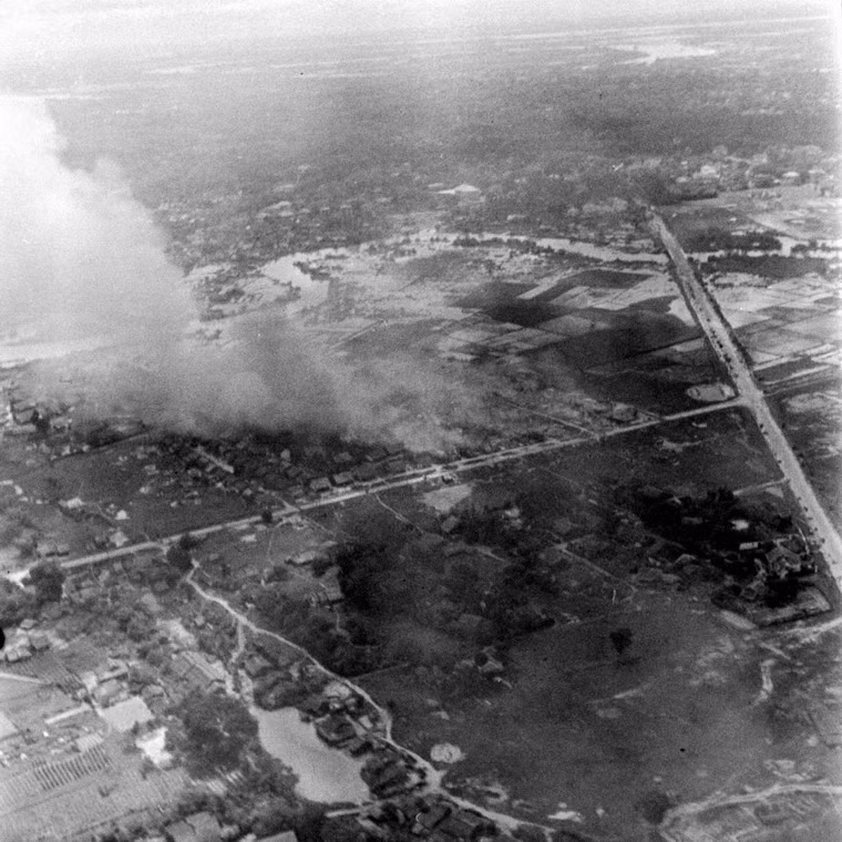 Đường Lê Văn Sỹ (phải) và đường Trần Quang Diệu (trái) ở quận 3 ngày nay.