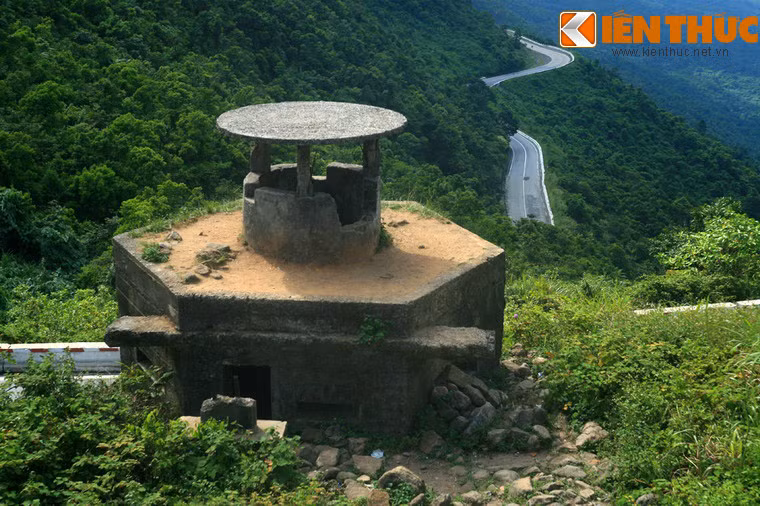 Trong hai cuộc kháng chiến chống Pháp và chống Mỹ, đèo Hải Vân là nơi đã liên tiếp diễn ra những trận đánh lớn.