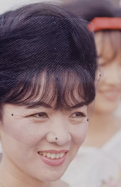 Chân dung cận cảnh bà Trần Lệ Xuân. Ảnh: John Leongard.