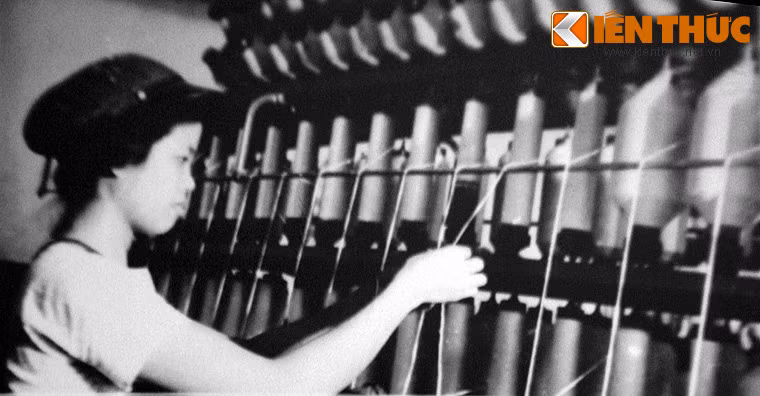 Chị Giáp Kim Thoa, chiến sĩ thi đua nhà máy dệt 8/3 Hà Nội.