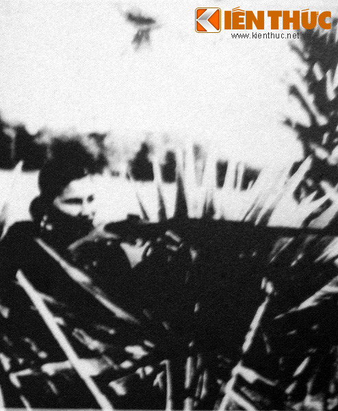 Anh hùng lực lượng vũ trang nhân dân Nguyễn Thị Út đang luyện tập.