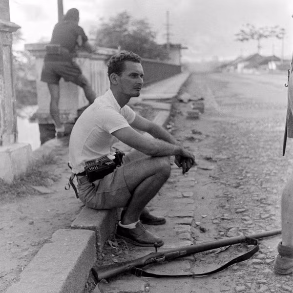 Dáng vẻ mệt mỏi của một người lính.