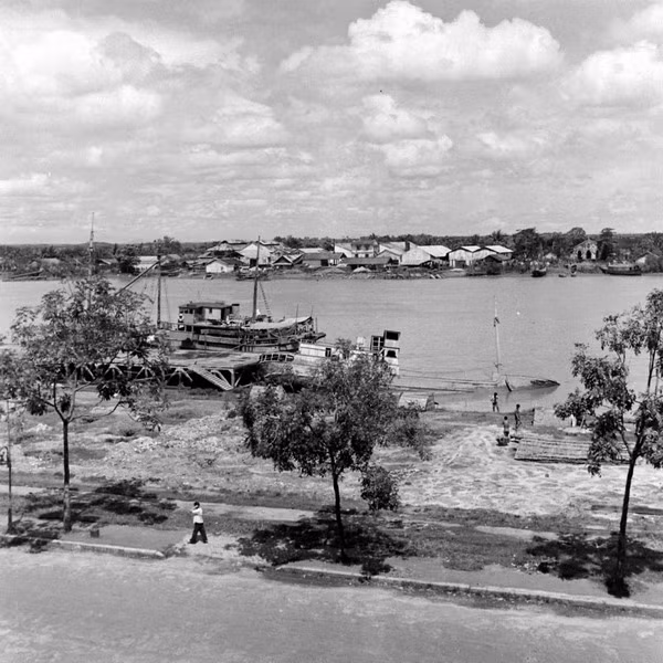 Bến Bạch Đằng.