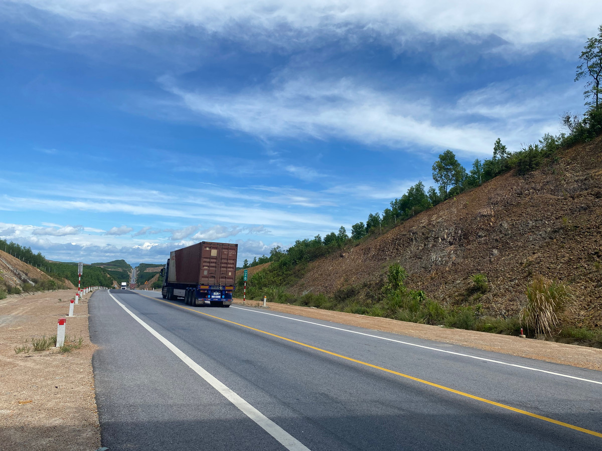 Việc khắc phục cơ bản xong điểm sạt trượt, tuy nhiên theo đại diện chủ đầu tư thì phải đến 30/9 mới khắc phục xong hoàn toàn. Hiện đơn vị thi công đang tiến hành dọn dẹp, rọ đá kè, làm hệ thống thoát nước v.v. Tuy vậy hiện các phương tiện đã được lưu thông bình thường trở lại trước mùa mưa bão 2023 không còn bị hạn chế như trước.