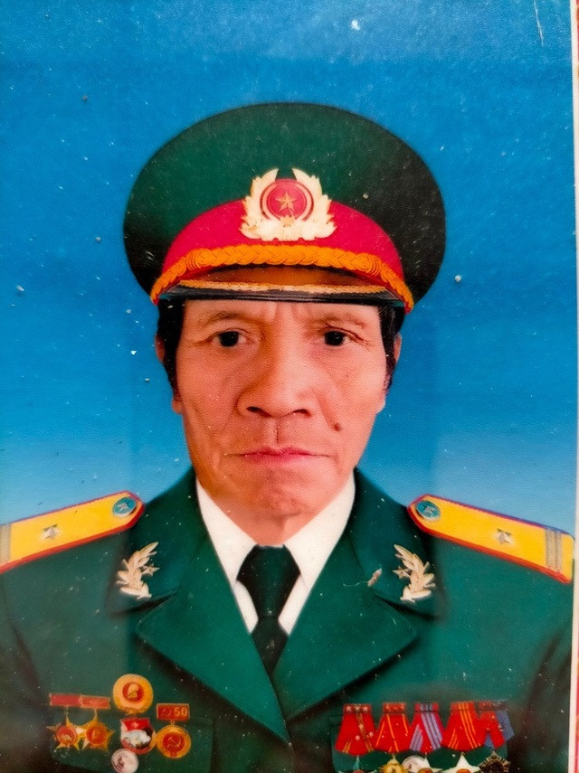 Nguoi hung gui gan 180 tan vu khi trong khang chien vua qua doi