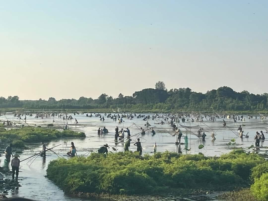 Tháng 7 âm lịch hàng năm, đến với Trằm Trà Lộc, du khách được tham dự Lễ hội “phá trằm” có từ hơn 300 năm trước. Đây được xem là ngày hội thuần nông của những người nông dân quanh năm chân lấm tay bùn sau khi thu hoạch xong vụ lúa hè thu hàng năm.