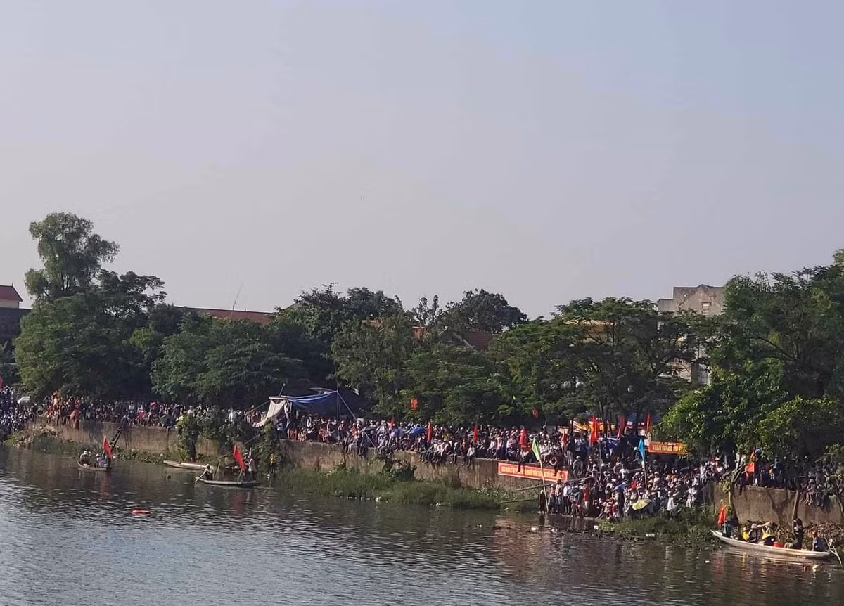 Anh Lê Quang Hiếu, một người dân sinh sống trên địa bàn cho biết “cứ đến dịp 2/9 dù công việc cố bận rộn tới đâu, anh và gia đình đều cố gắng sắp xếp để đến chung vui, cổ vũ cho lễ hội” và đây cũng là tinh thần chung của người dân Lệ Thuỷ nói riêng và Quảng Bình nói chung.