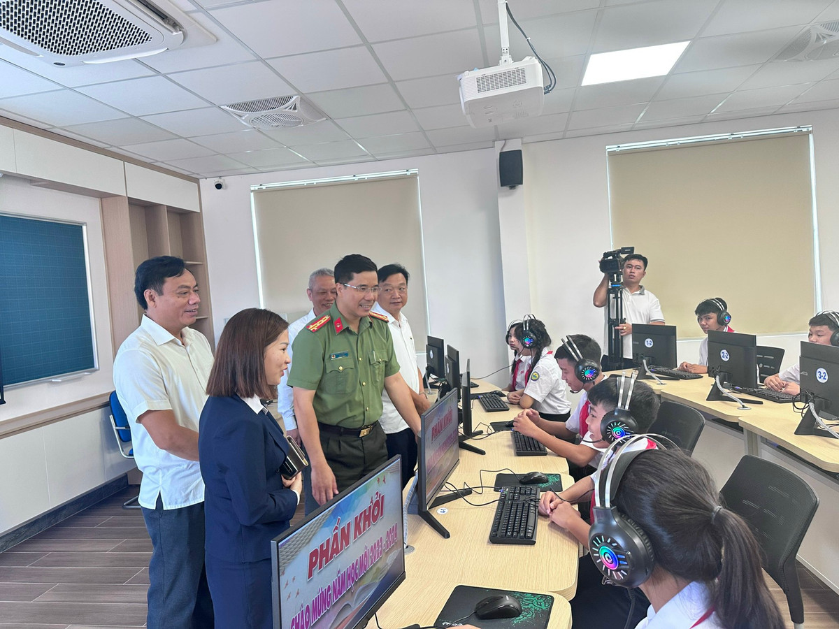 Quỹ Minh Đức đồng hành, hỗ trợ công tác hiện đại hóa trang thiết bị giáo dục - Hình 2 Quy Minh Duc dong hanh, ho tro cong tac hien dai hoa trang thiet bi giao duc-Hinh-2