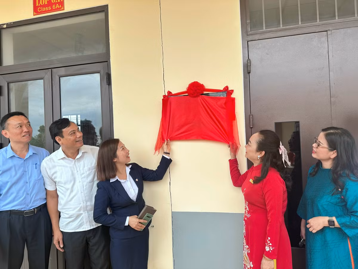 Quy Minh Duc dong hanh, ho tro cong tac hien dai hoa trang thiet bi giao duc