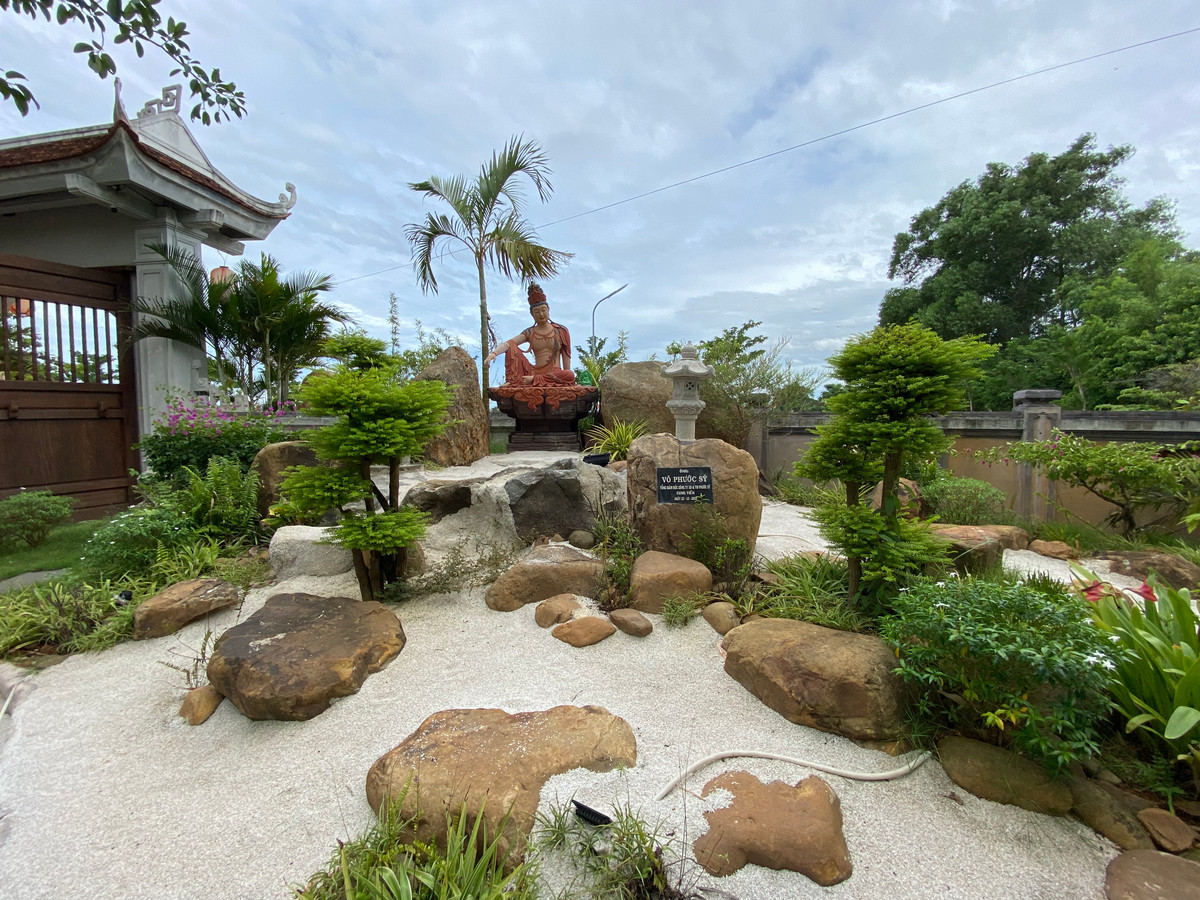 Với sự phát tâm công đức của nhiều tổ chức, cá nhân, chùa Hoằng Phúc vốn dĩ đẹp nay lại đẹp và thanh tịnh hơn.