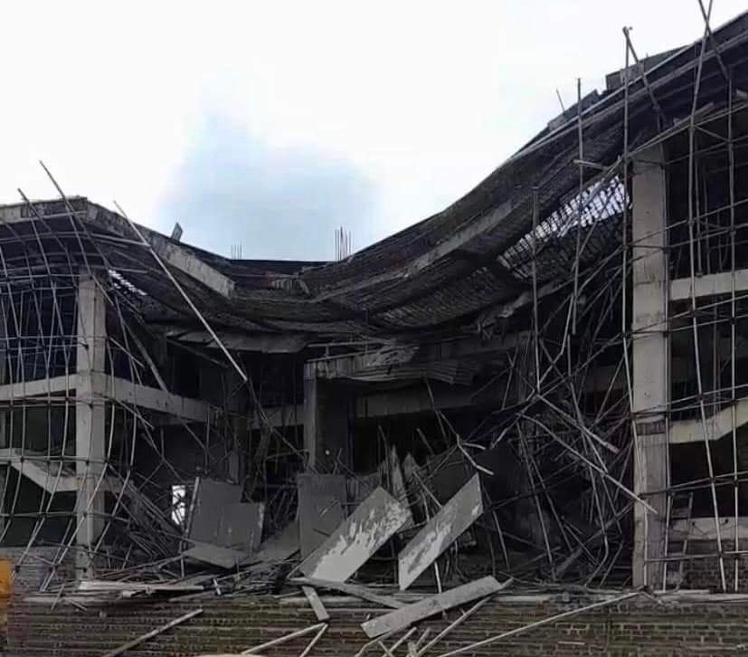 Quảng Bình: Sập giàn giáo nhà văn hoá huyện, 1 người bị thương Quang Binh: Sap gian giao nha van hoa huyen, 1 nguoi bi thuong