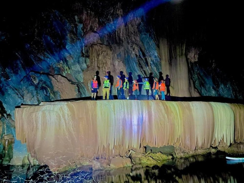 Theo đánh giá ban đầu, hang Sơn Nữ có hệ thống thạch nhũ đẹp, kết hợp hồ nước ngầm hứa hẹn sẽ đem đến những trải nghiệm khám phá thú vị cho mọi người.