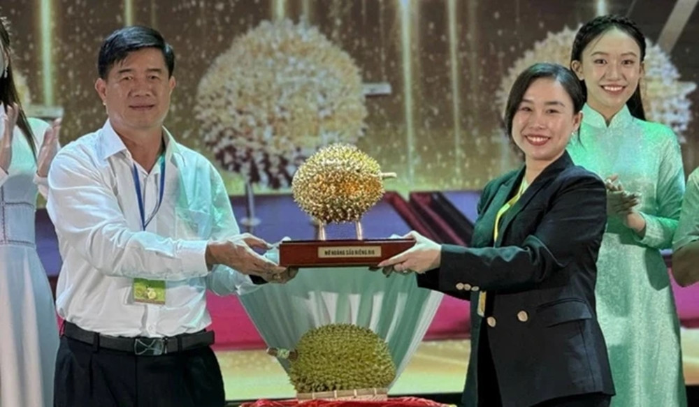 Biết gì về nữ doanh nhân mua 1 quả sầu riêng 1,4 tỷ? Biet gi ve nu doanh nhan mua 1 qua sau rieng 1,4 ty?