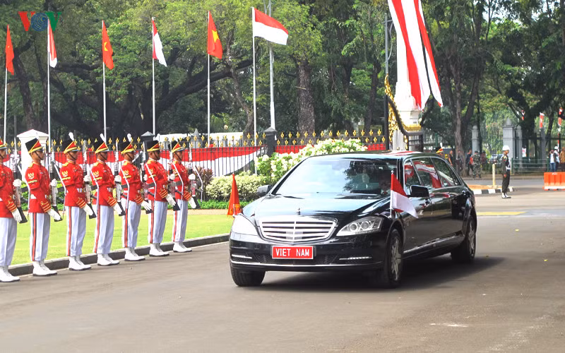 Toan canh le don chinh thuc Tong Bi thu Nguyen Phu Trong tai Indonesia