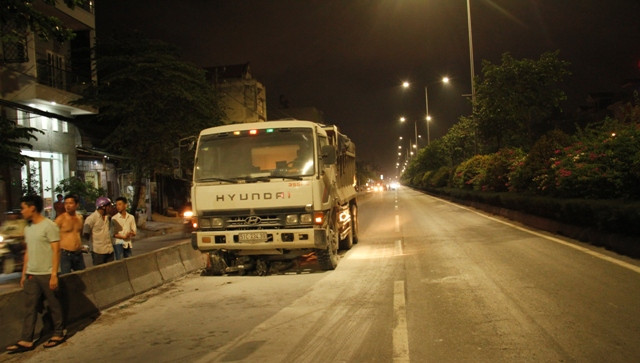 "Hung thần" xe ben tông 2 vợ chồng thương vong.